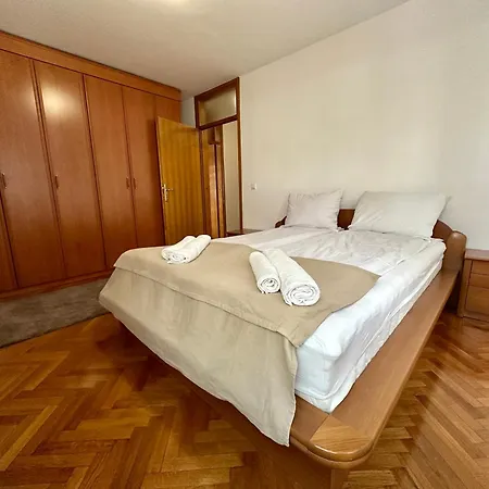By Expert Aria Center Apartment